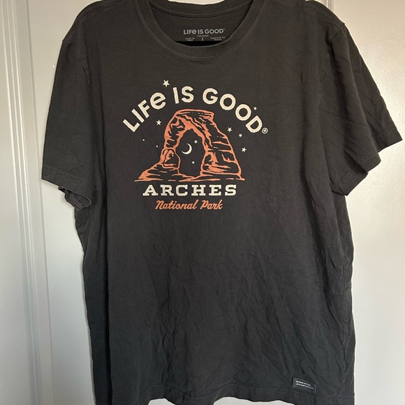 Life Is Good Other - Life Is Good Charcoal Arches National Park Gray T-Shirt